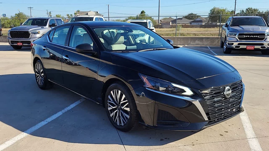 Used 2024 Nissan Altima 2.5 SV Sedan