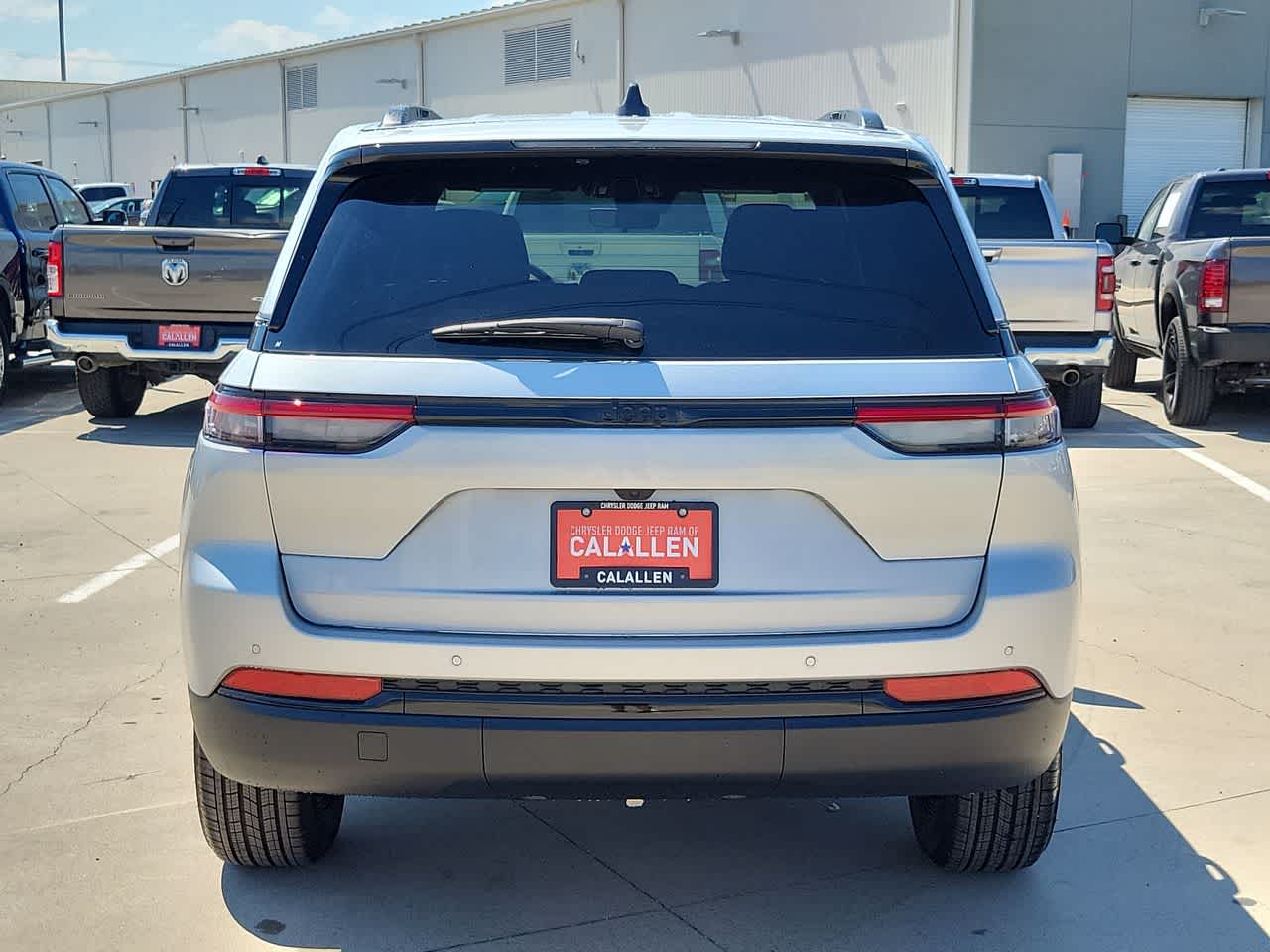 Thumbnail: 2025 Jeep Grand Cherokee - 13