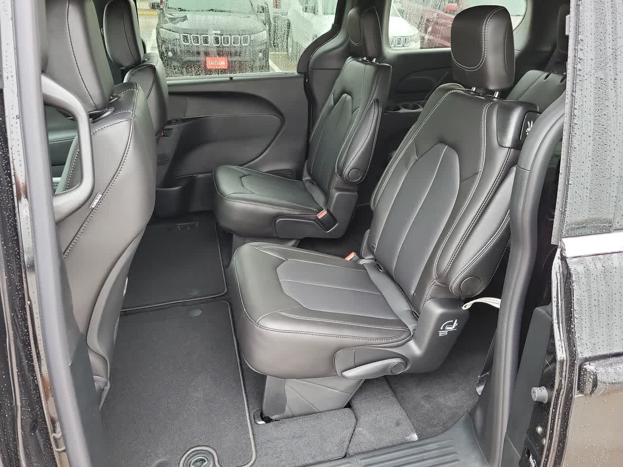 Thumbnail: 2026 Chrysler Voyager - 21