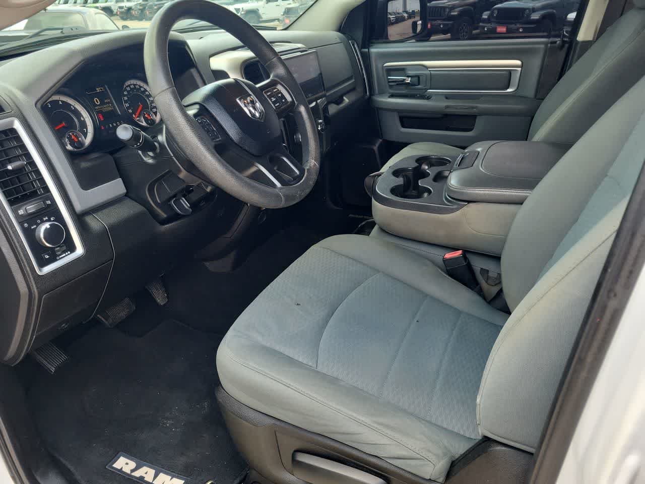 Thumbnail: 2019 RAM 1500 Classic - 10