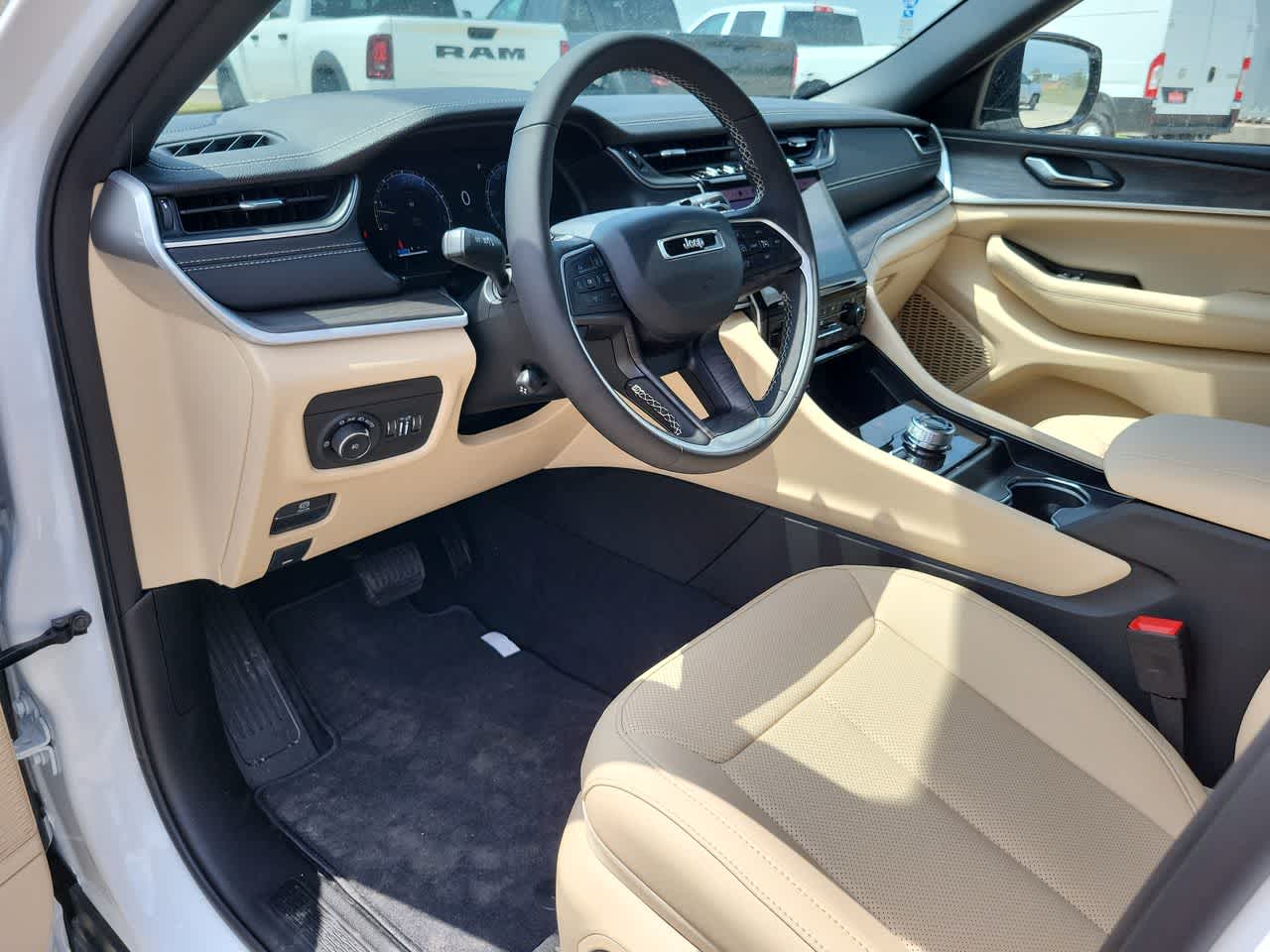 Thumbnail: 2025 Jeep Grand Cherokee - 10