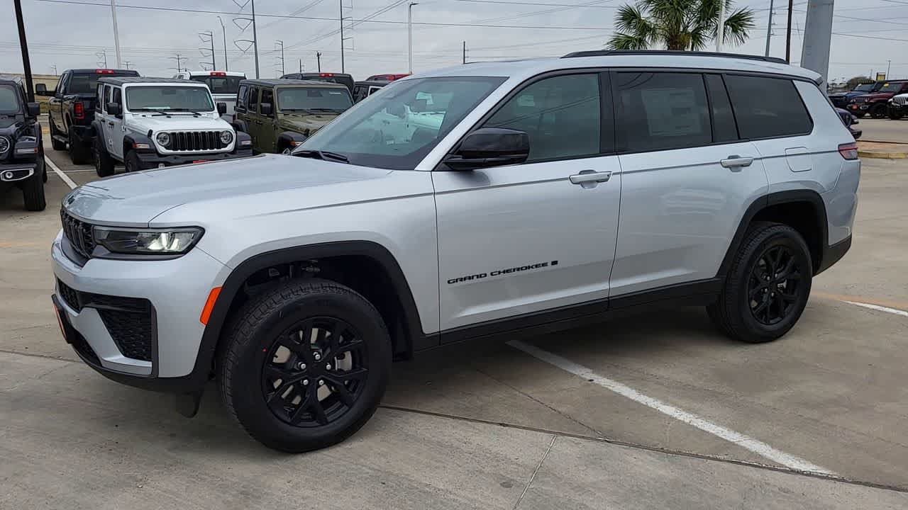 Thumbnail: 2026 Jeep Grand Cherokee - 4