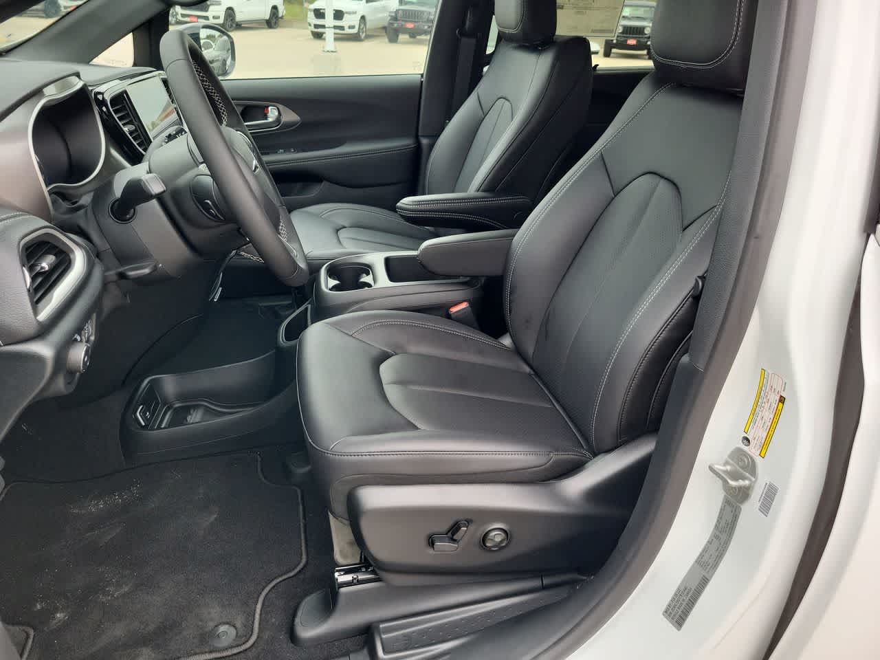 Thumbnail: 2026 Chrysler Pacifica - 19