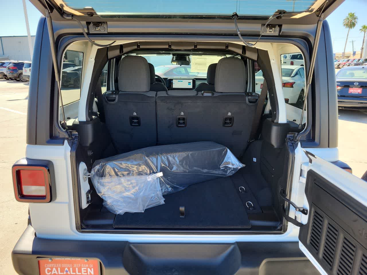 Thumbnail: 2026 Jeep Wrangler - 27