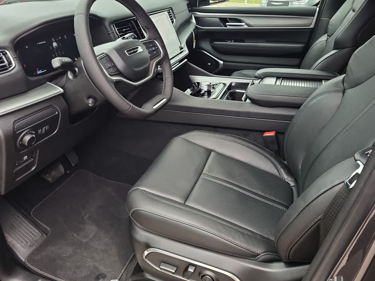 Thumbnail: 2026 Jeep Grand Wagoneer - 10