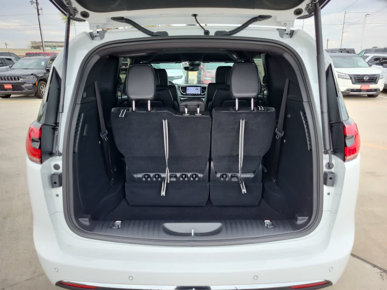 Thumbnail: 2026 Chrysler Pacifica - 27