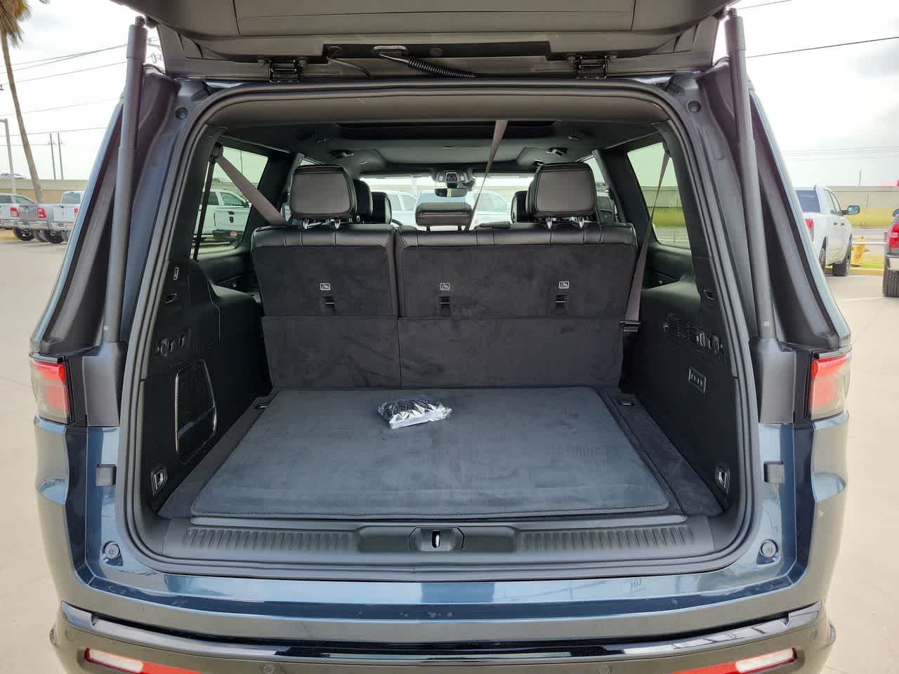2024 Jeep Wagoneer Carbide 27