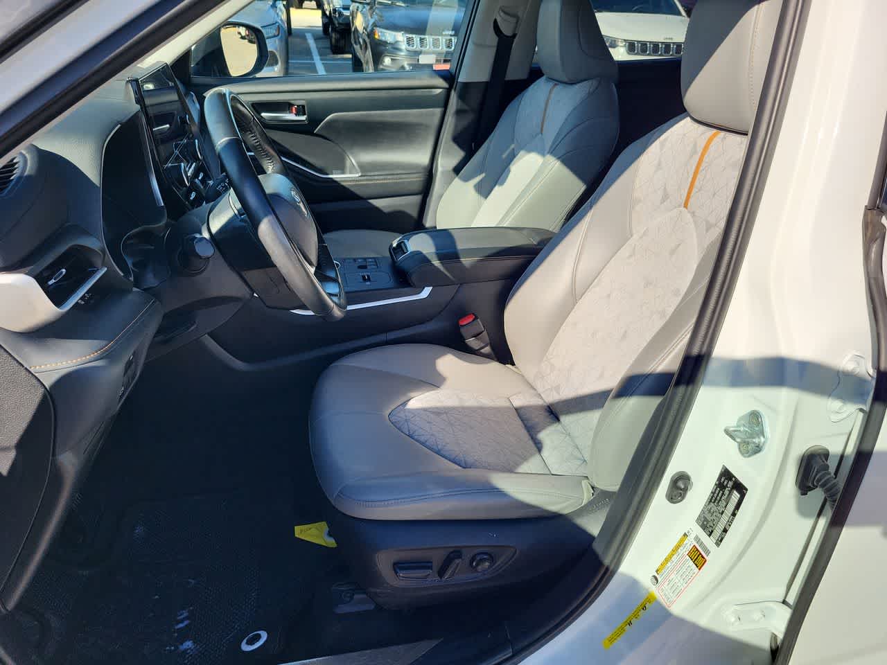 Thumbnail: 2023 Toyota Highlander - 19