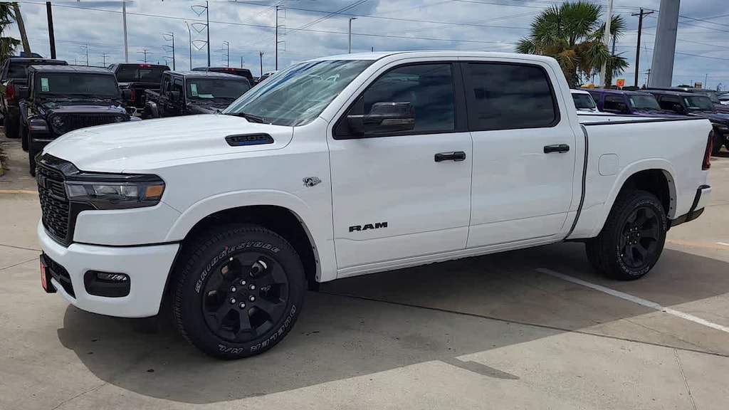 New 2026 Ram 1500 LONE STAR CREW CAB 4X2 5'7 BOX Pickup