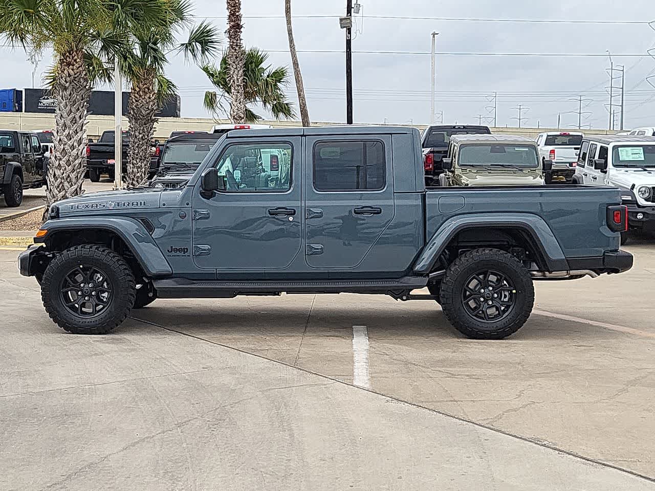 Thumbnail: 2026 Jeep Gladiator - 11