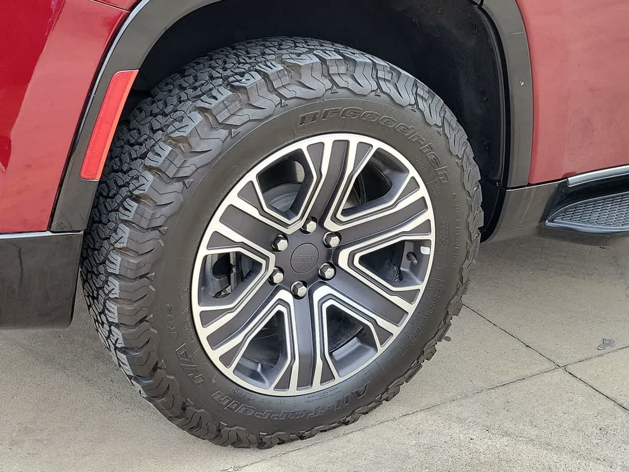 Thumbnail: 2022 Jeep Wagoneer - 16