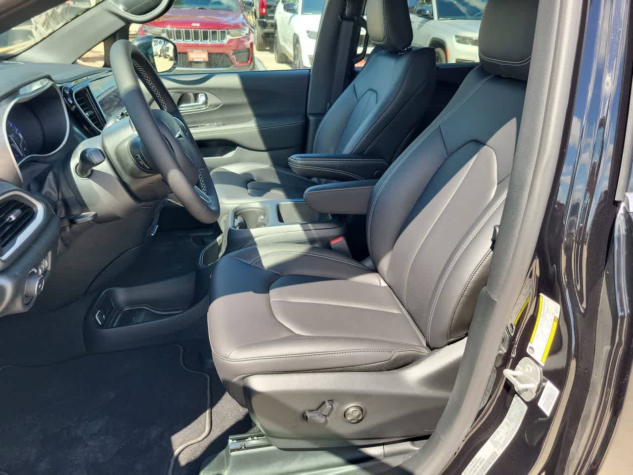 Thumbnail: 2026 Chrysler Pacifica - 19