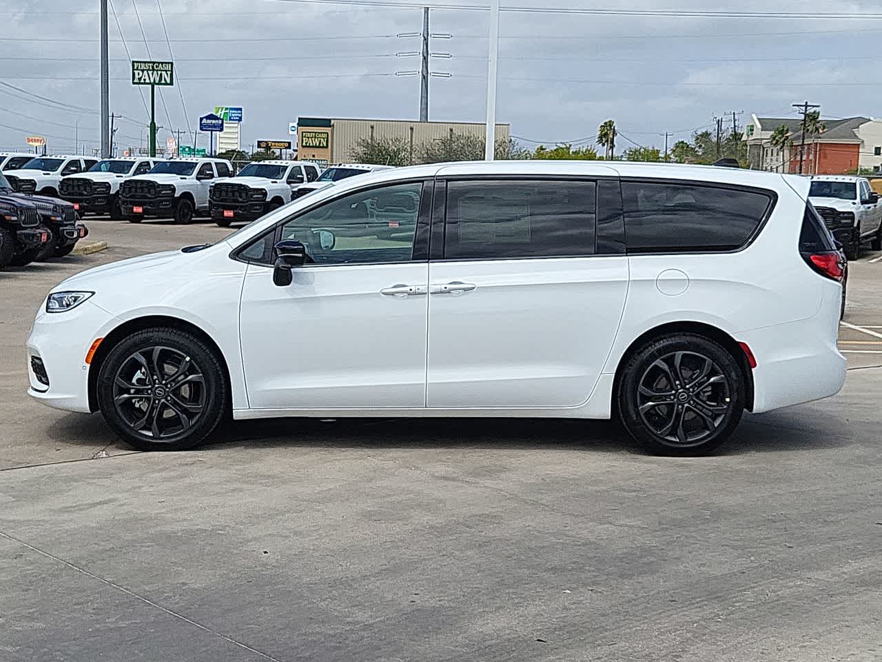 Thumbnail: 2026 Chrysler Pacifica - 11
