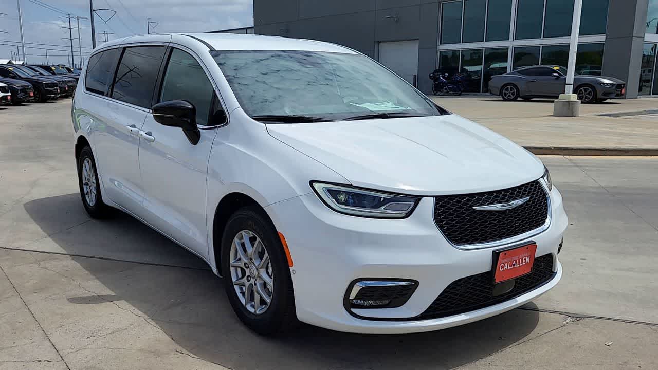 Thumbnail: 2026 Chrysler Pacifica - 2