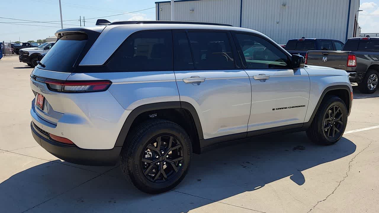 Thumbnail: 2025 Jeep Grand Cherokee - 8