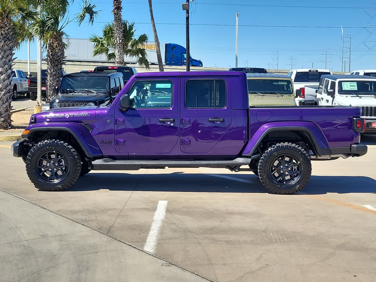 Thumbnail: 2026 Jeep Gladiator - 11