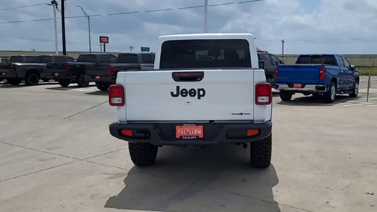 Thumbnail: 2026 Jeep Gladiator - 7