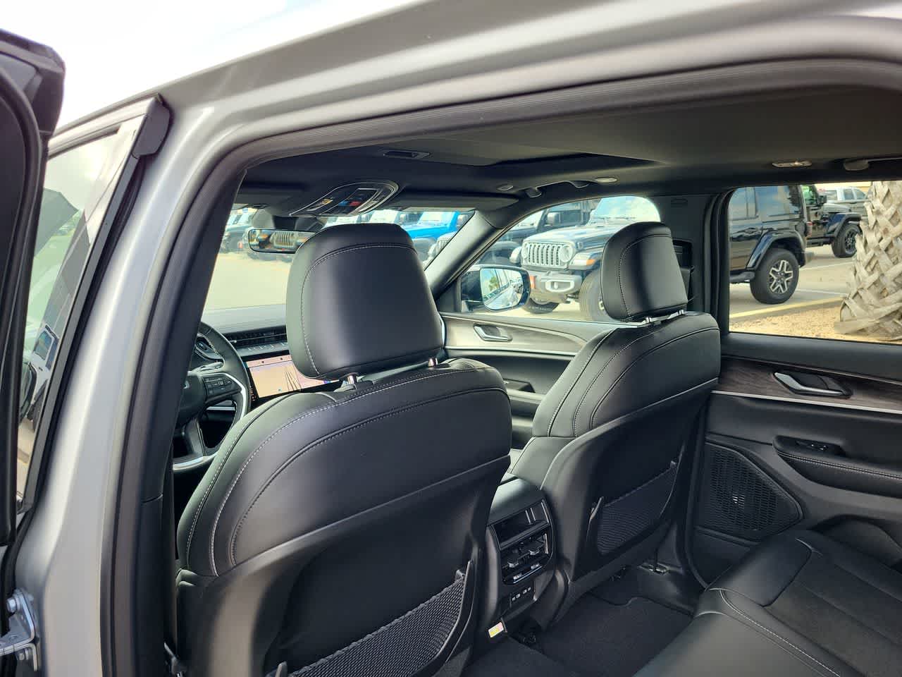 Thumbnail: 2026 Jeep Grand Cherokee - 20