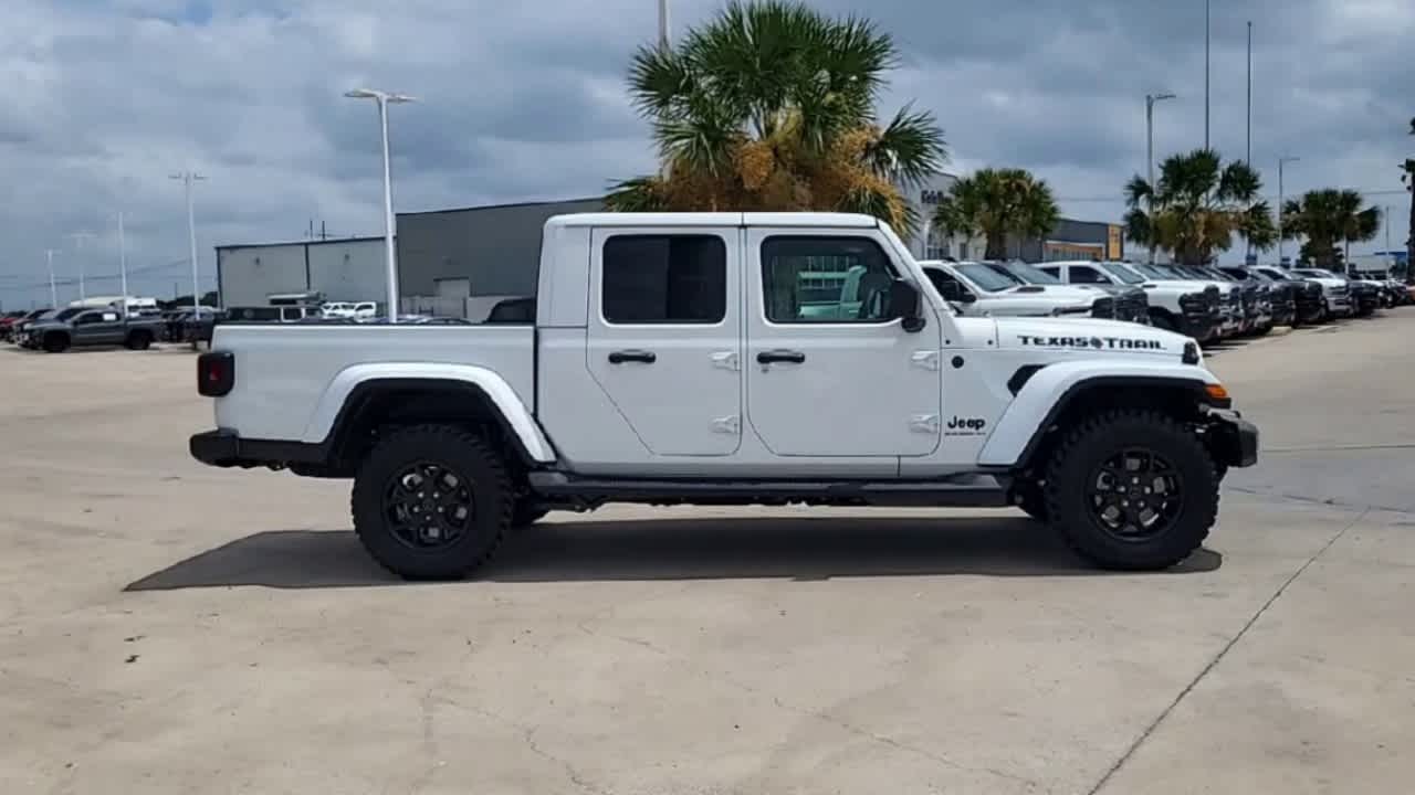 Thumbnail: 2026 Jeep Gladiator - 9