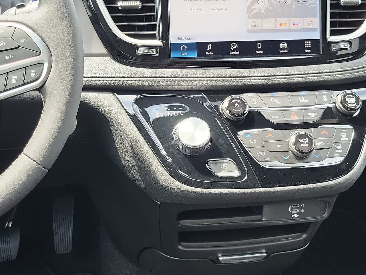 Thumbnail: 2026 Chrysler Pacifica - 25
