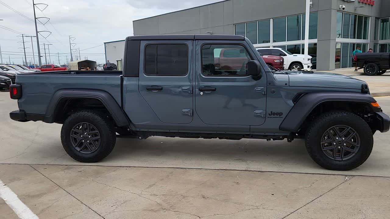 Thumbnail: 2025 Jeep Gladiator - 9