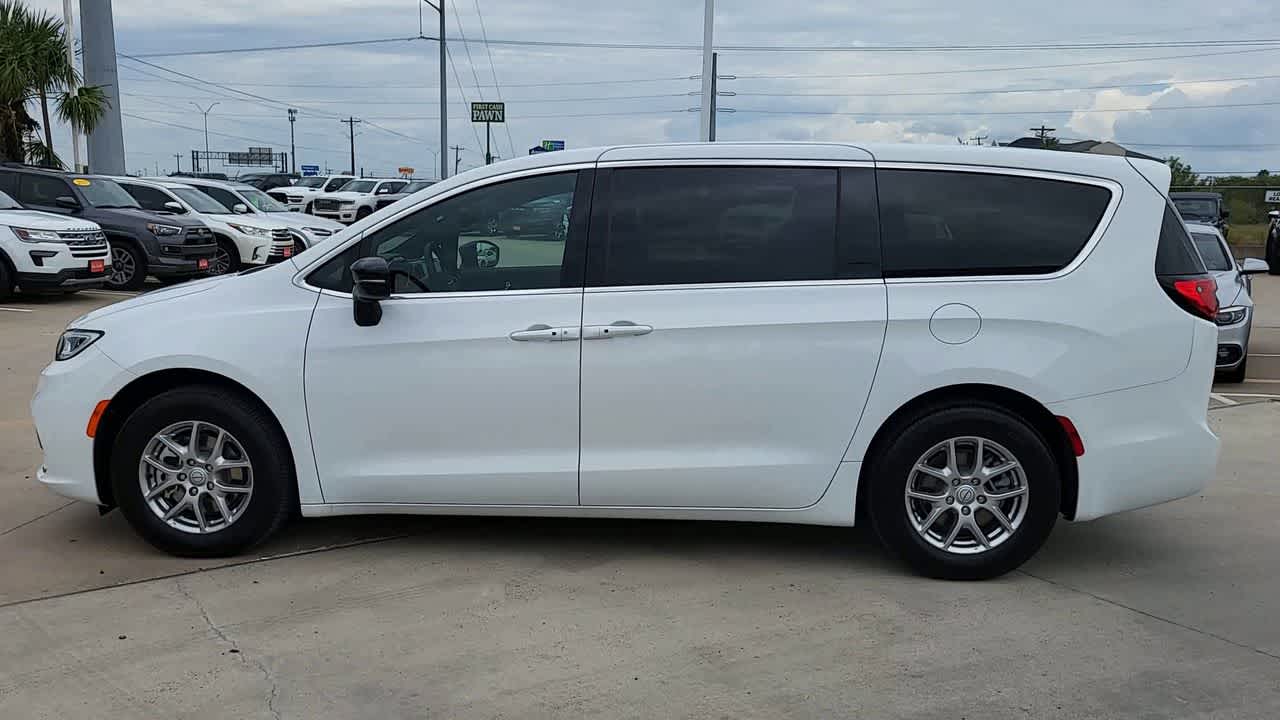 Thumbnail: 2026 Chrysler Pacifica - 5