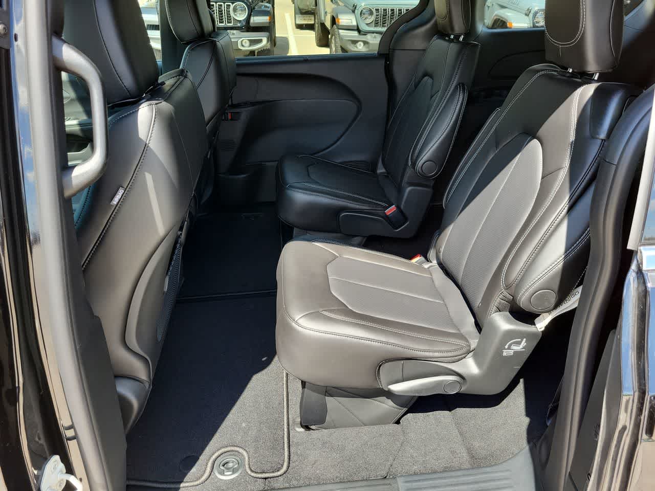 Thumbnail: 2026 Chrysler Pacifica - 21