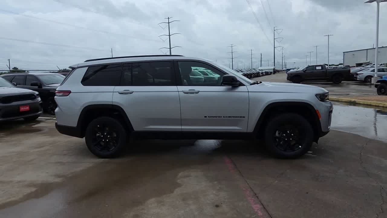 Thumbnail: 2026 Jeep Grand Cherokee - 9