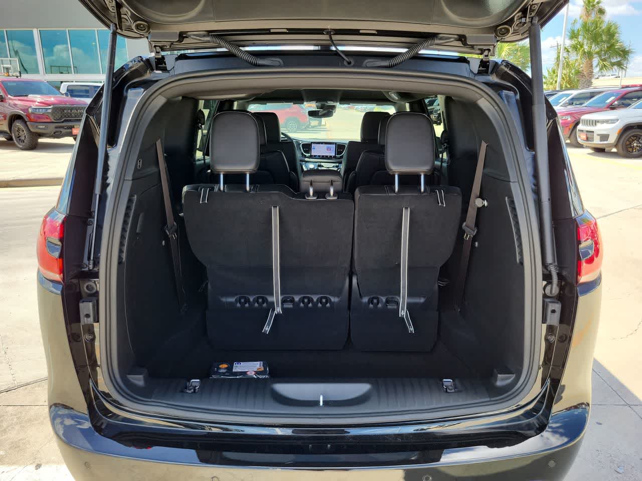 Thumbnail: 2026 Chrysler Pacifica - 27