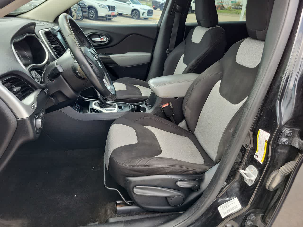 Thumbnail: 2014 Jeep Cherokee - 19