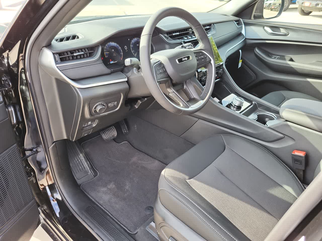 Thumbnail: 2026 Jeep Grand Cherokee - 10