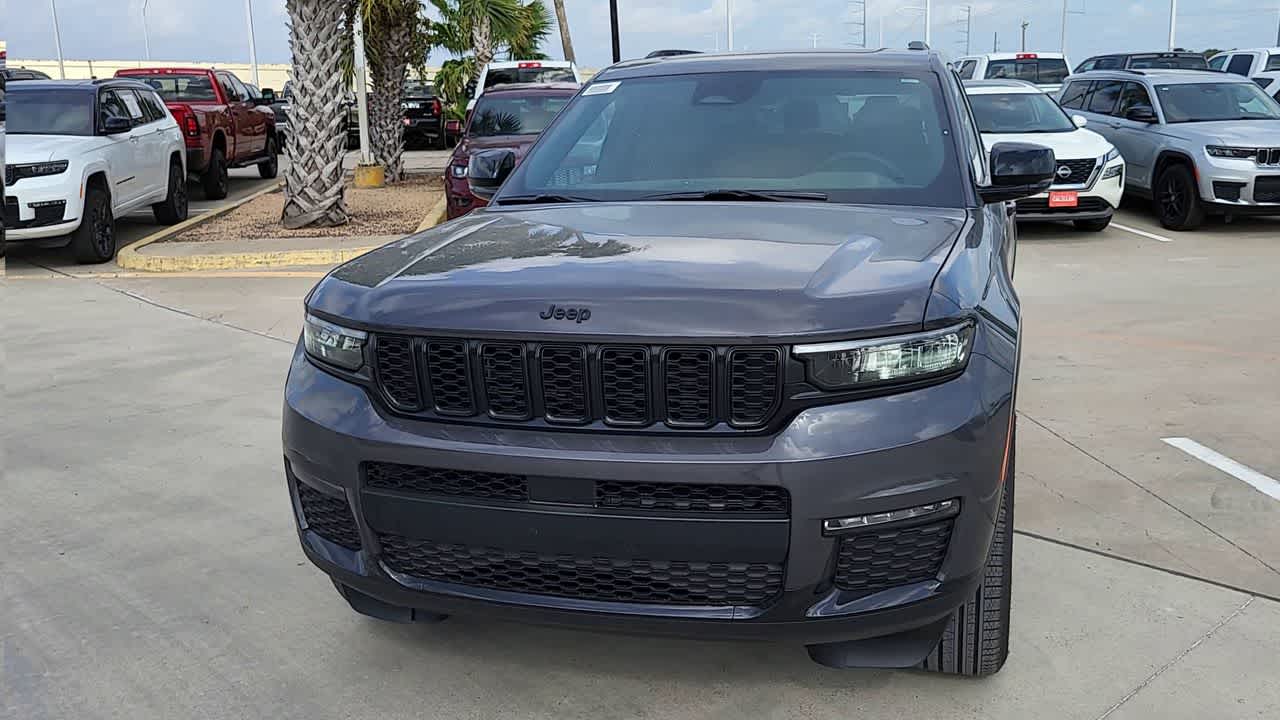 2025 Jeep Grand Cherokee Limited photo 3