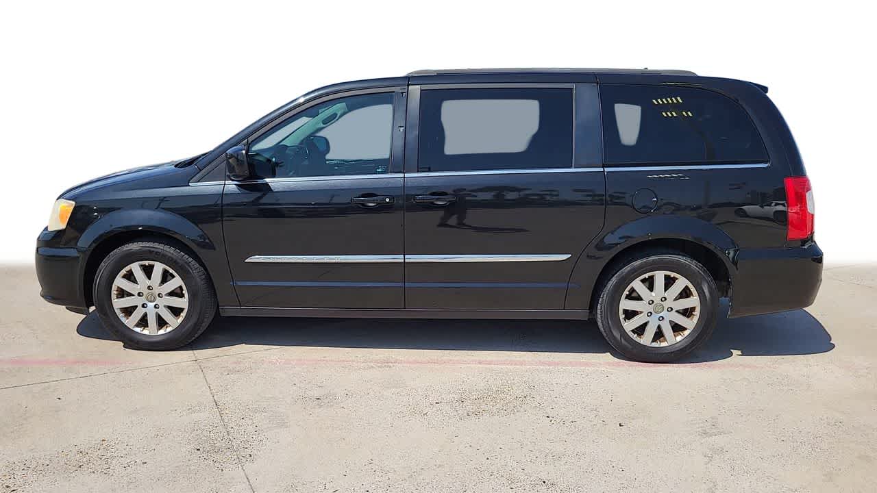 Thumbnail: 2014 Chrysler Town & Country - 5