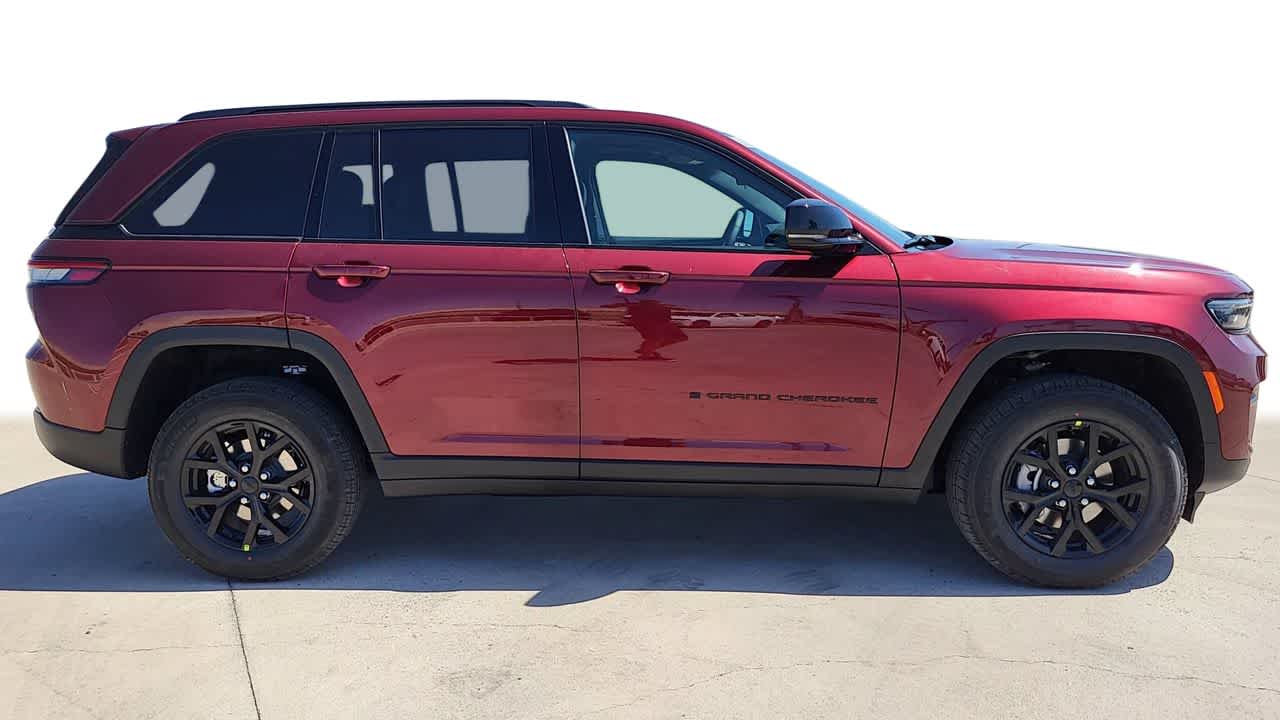 2025 Jeep Grand Cherokee Altitude 9
