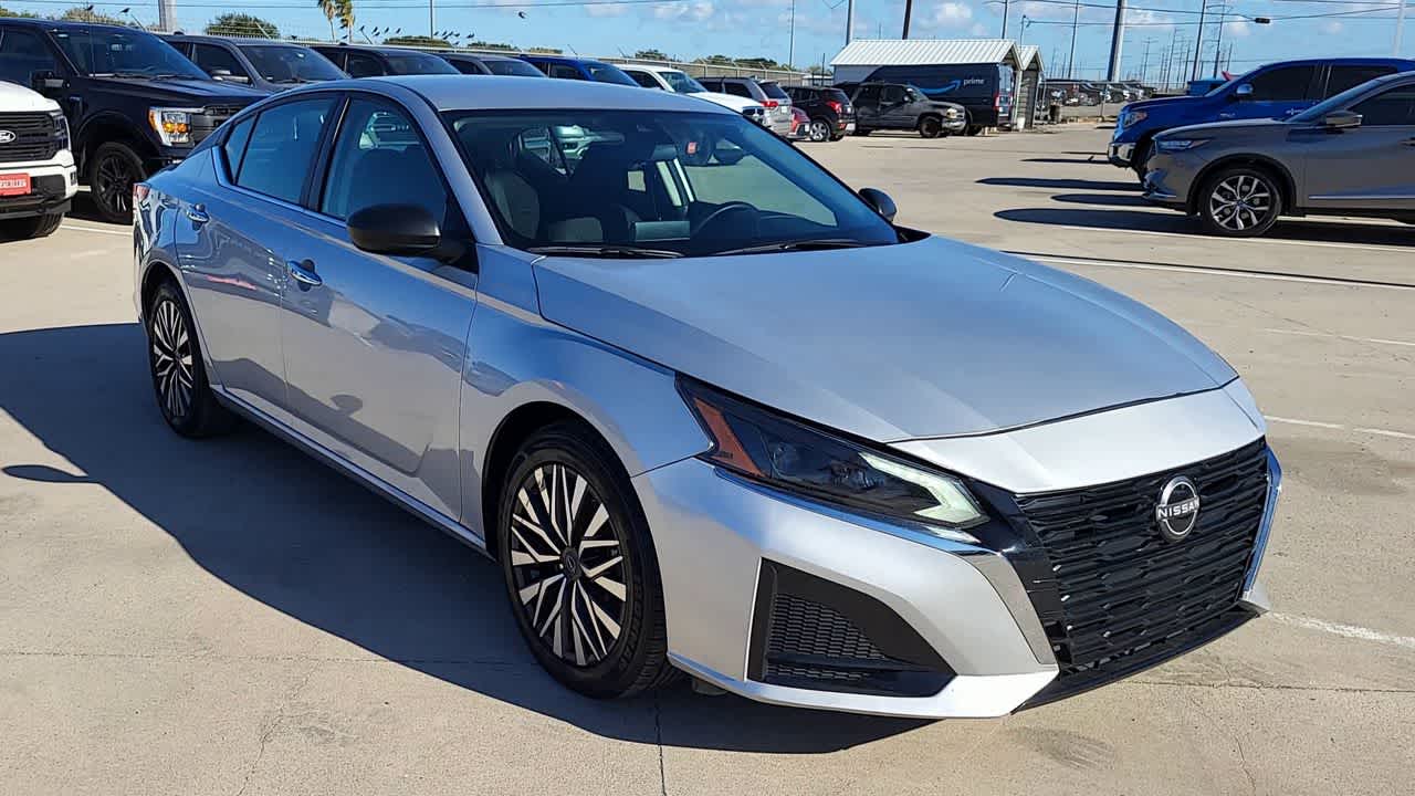 2024 Nissan Altima 2.5 SV photo 2