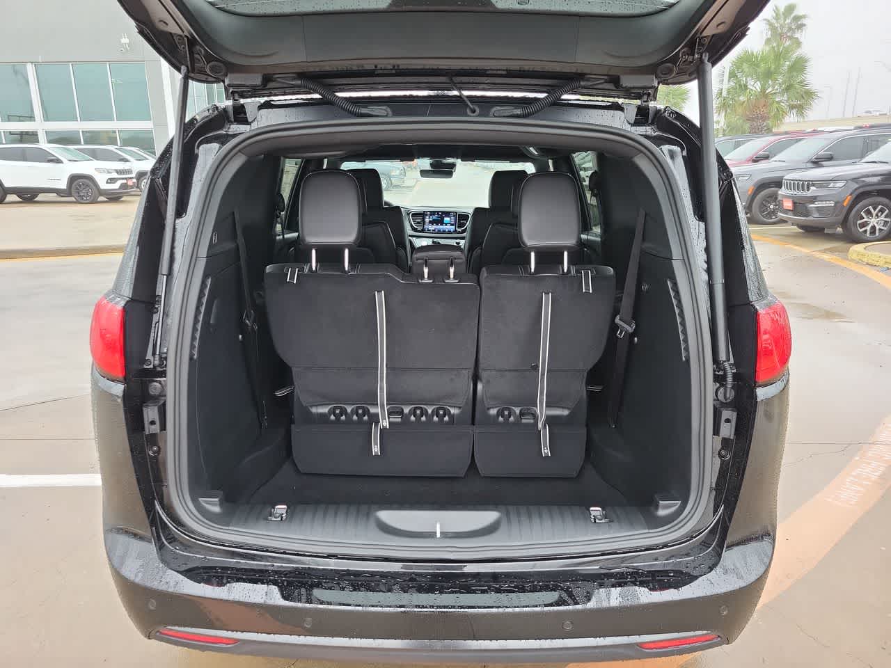 Thumbnail: 2026 Chrysler Voyager - 27