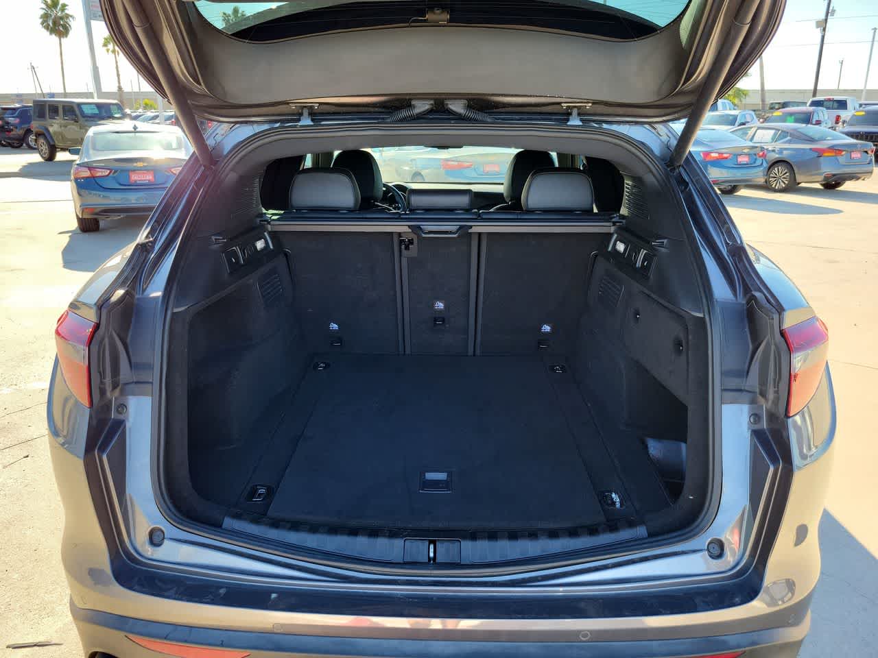 Thumbnail: 2023 Alfa Romeo Stelvio - 27