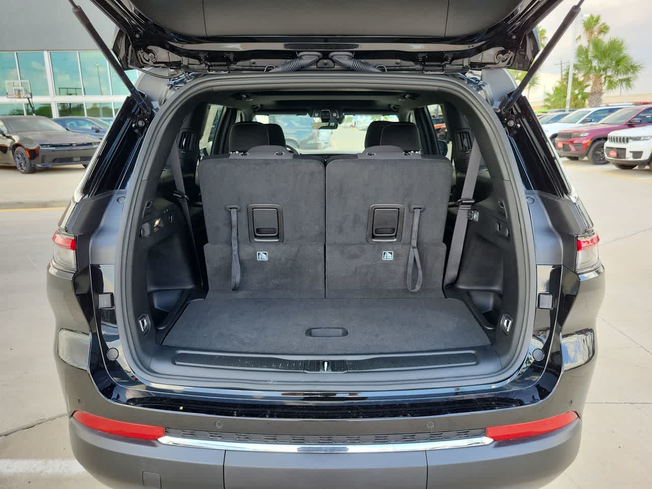 Thumbnail: 2025 Jeep Grand Cherokee - 27