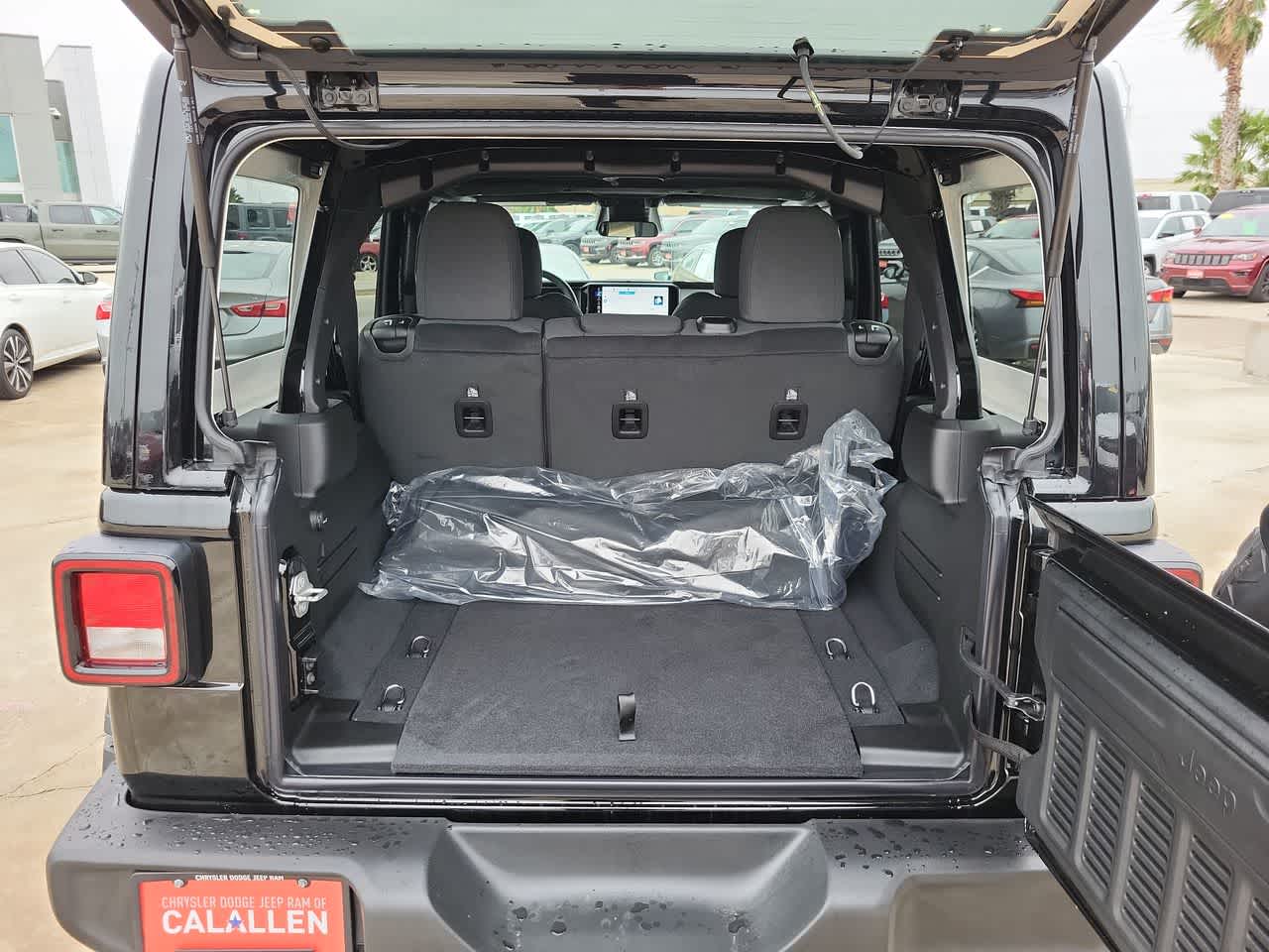 Thumbnail: 2026 Jeep Wrangler - 27