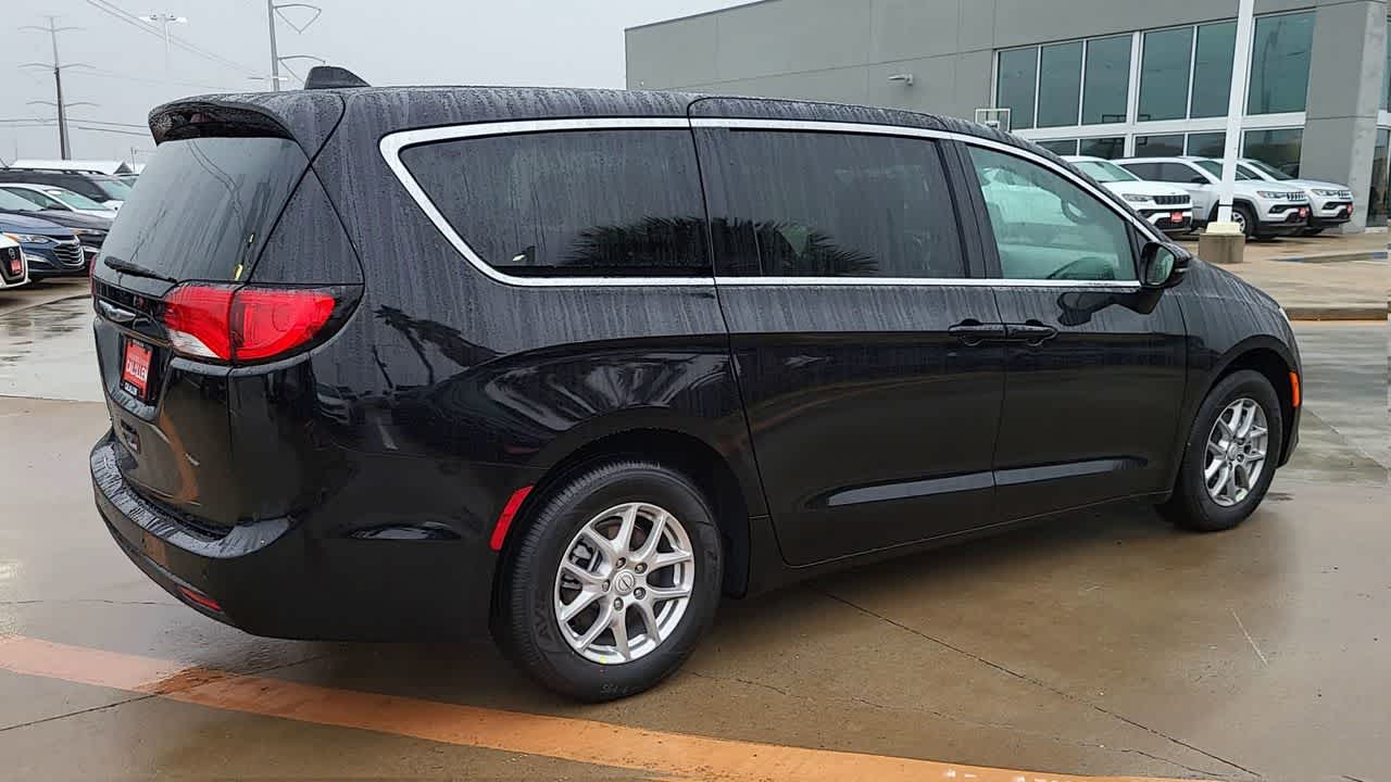 Thumbnail: 2026 Chrysler Voyager - 8