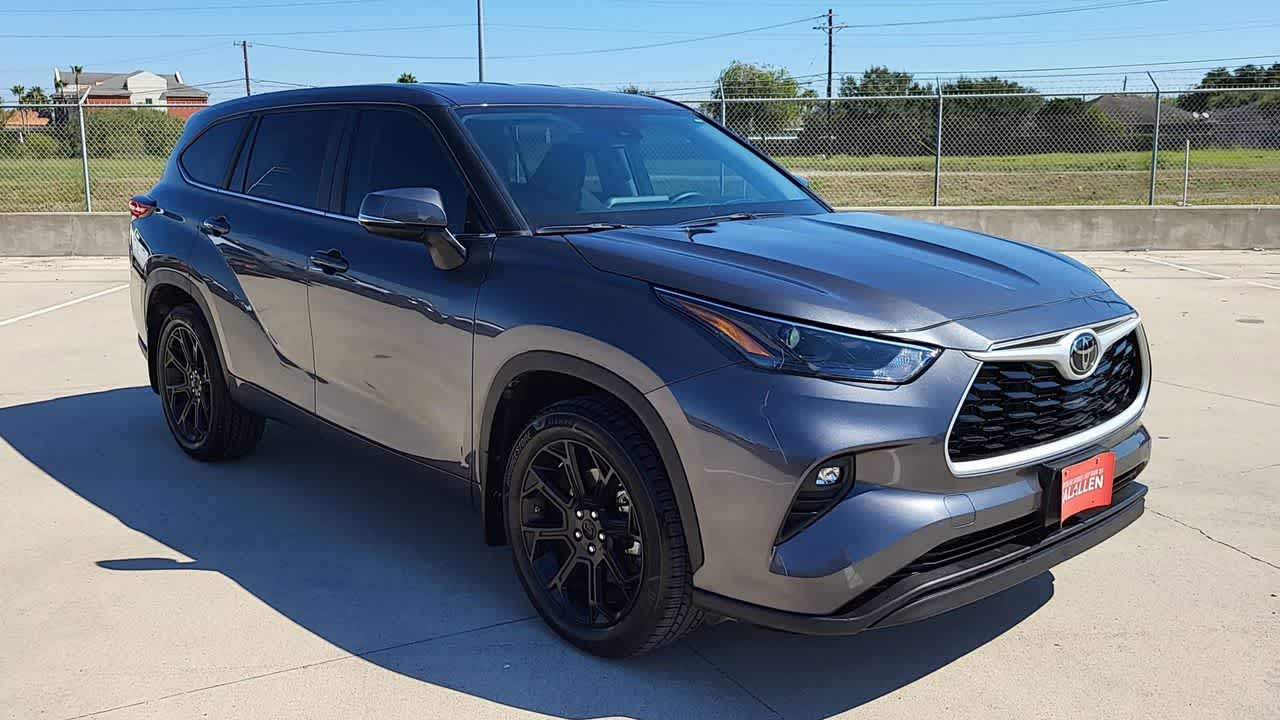 Thumbnail: 2023 Toyota Highlander - 2