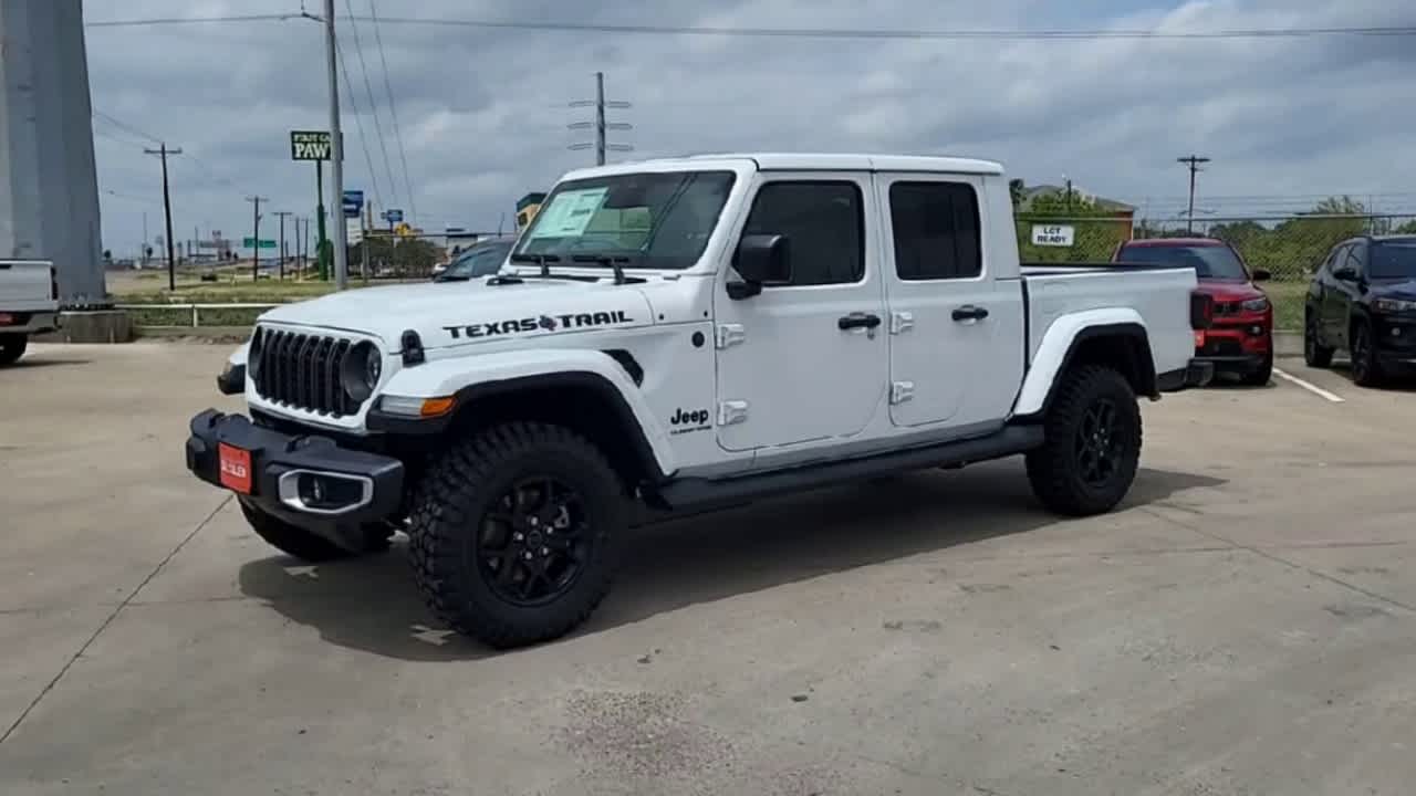 Thumbnail: 2026 Jeep Gladiator - 4