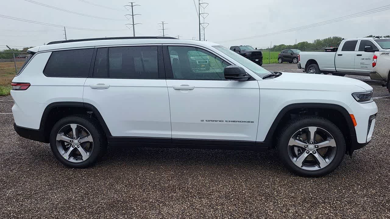 Thumbnail: 2026 Jeep Grand Cherokee - 9