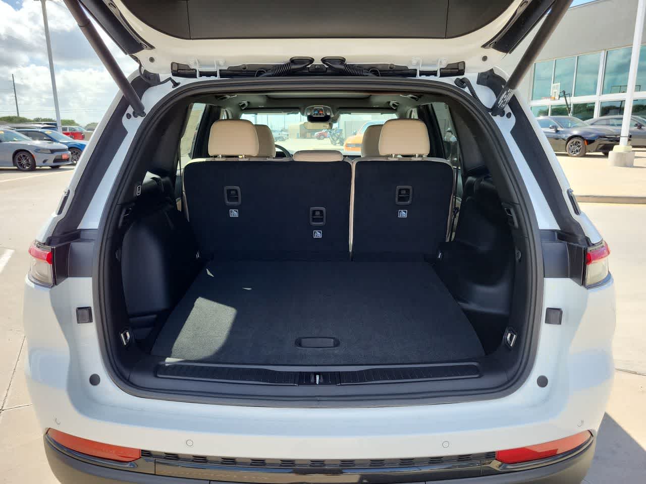 Thumbnail: 2025 Jeep Grand Cherokee - 27