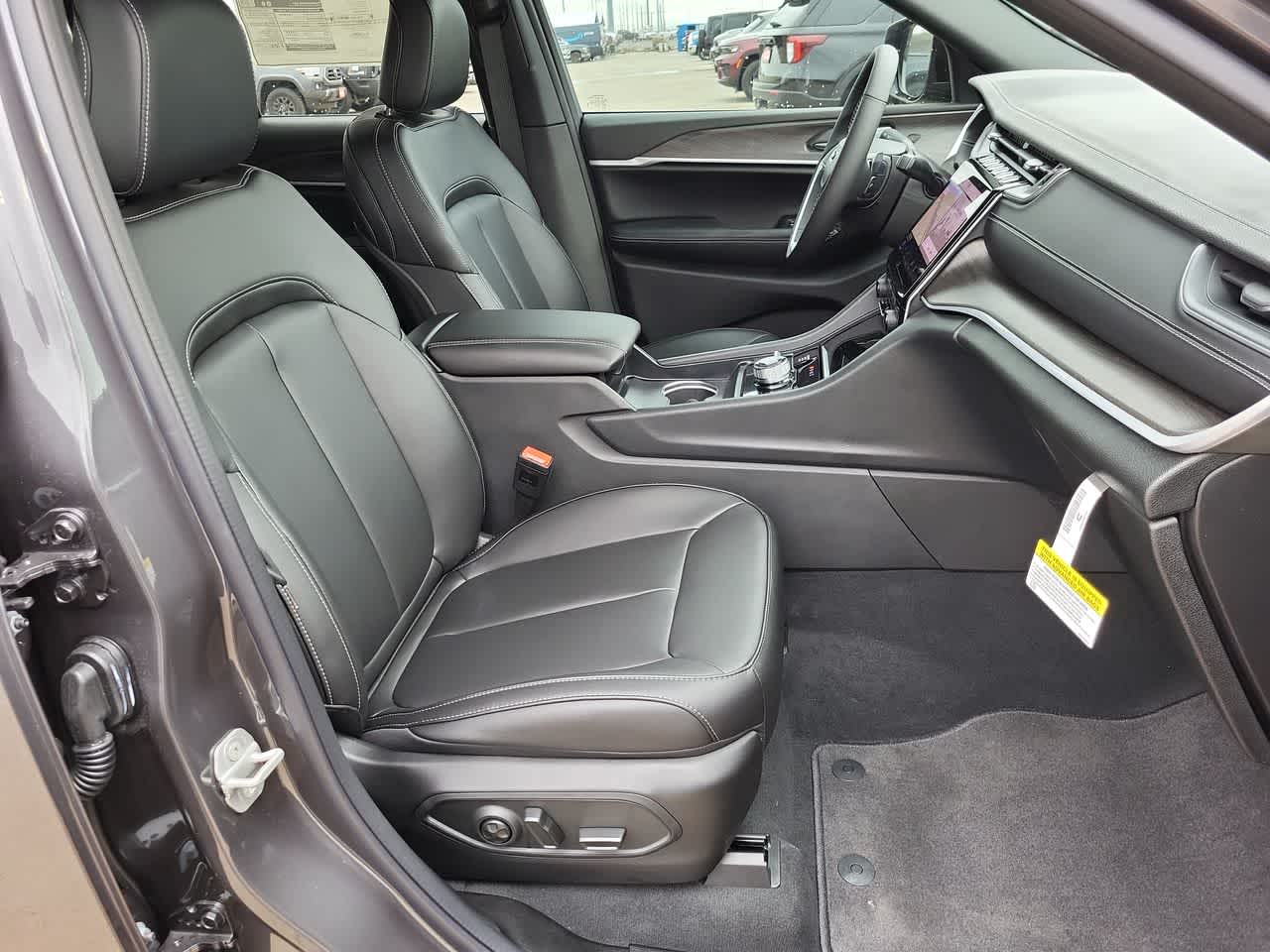 Thumbnail: 2025 Jeep Grand Cherokee - 22