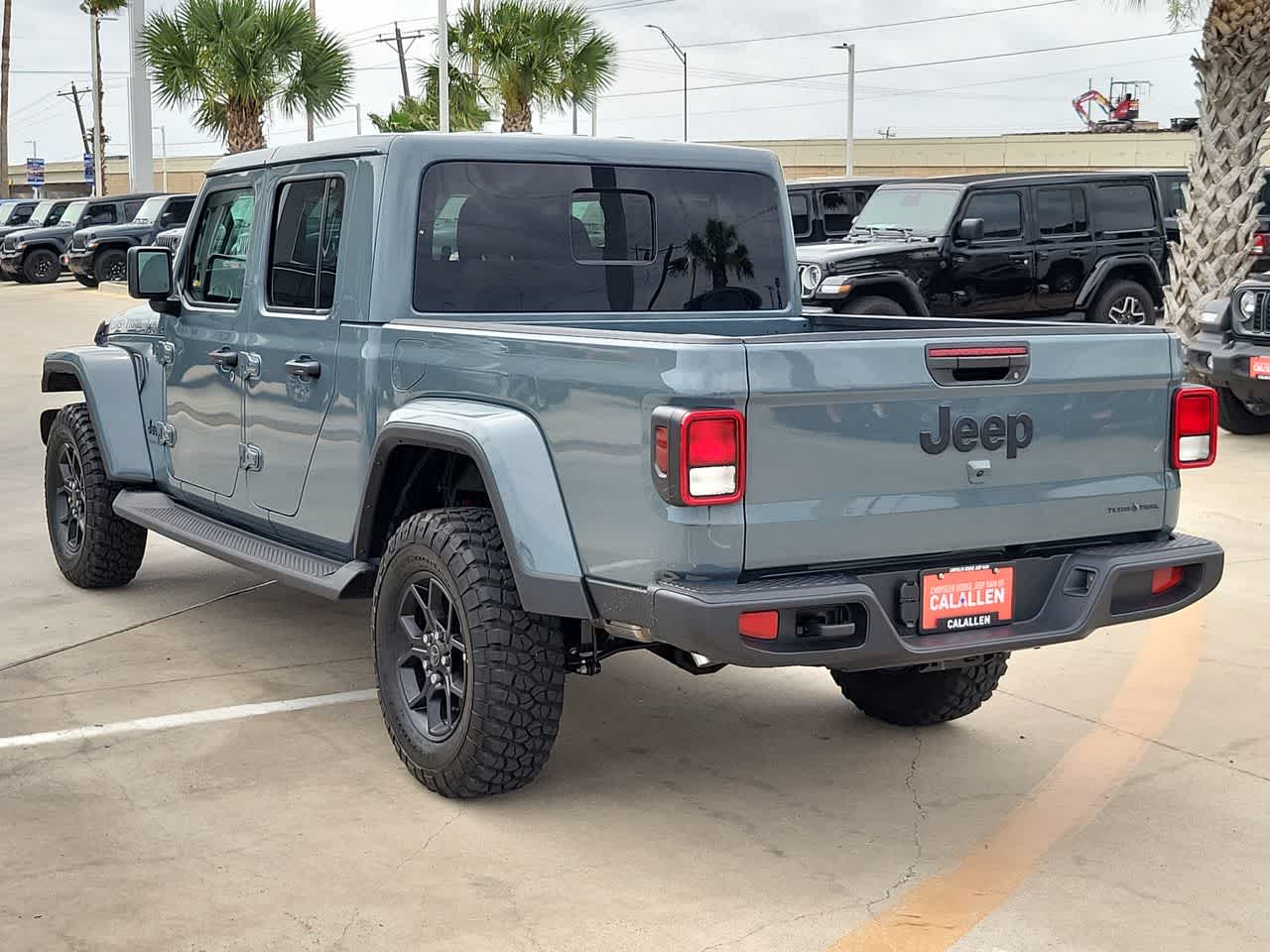 Thumbnail: 2026 Jeep Gladiator - 12