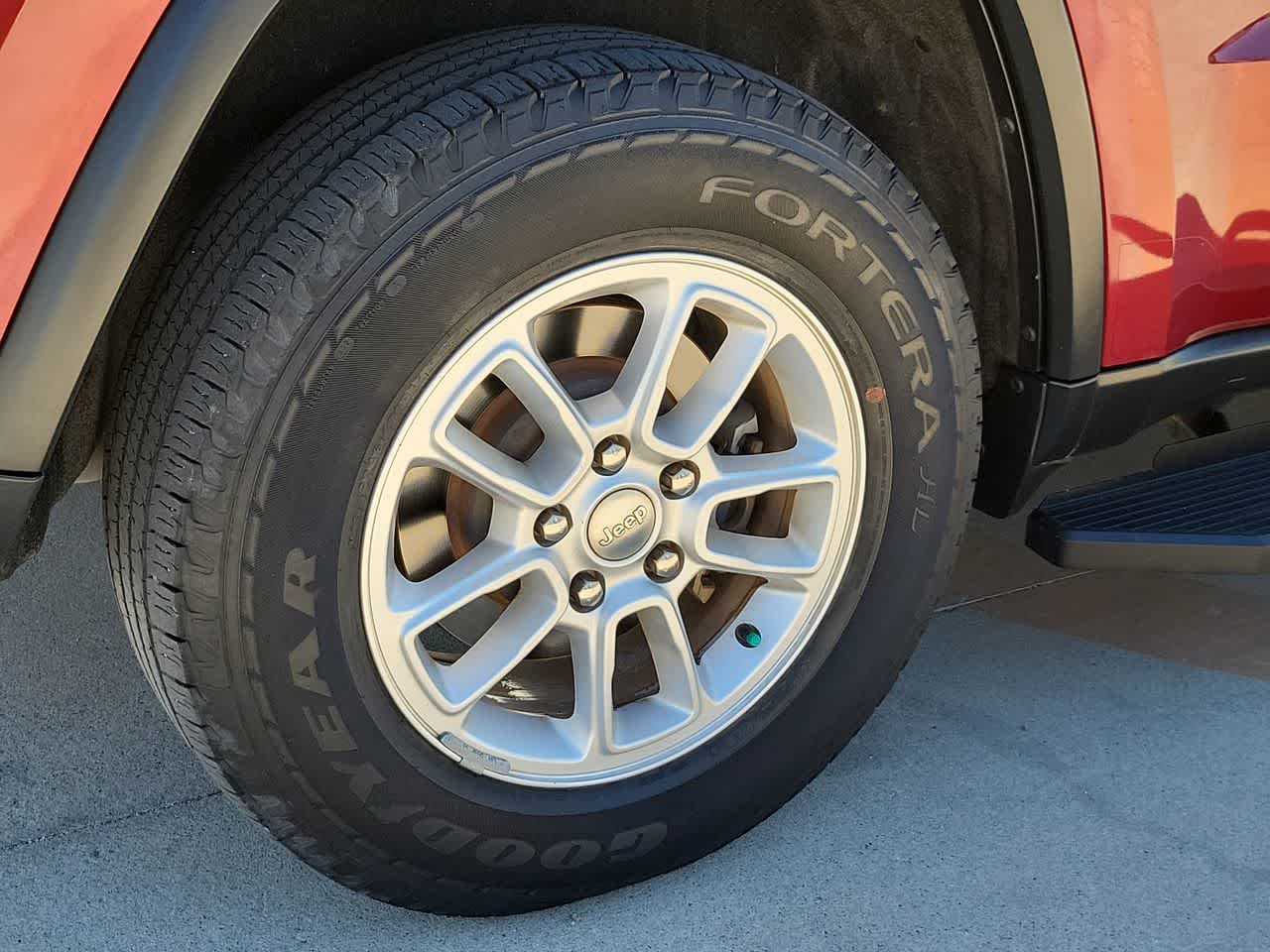 Thumbnail: 2019 Jeep Grand Cherokee - 16