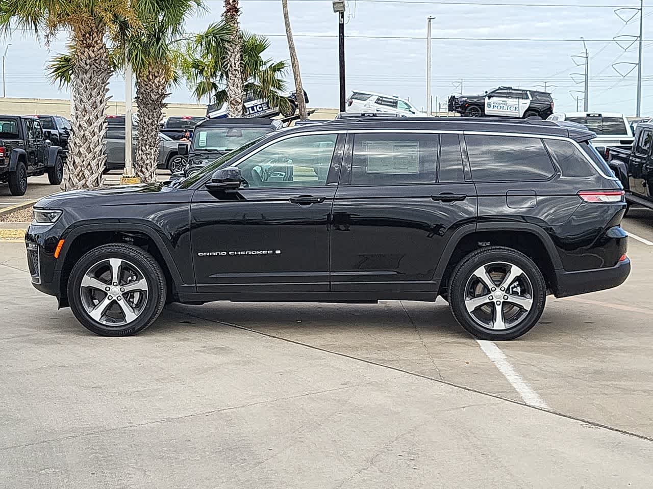 Thumbnail: 2026 Jeep Grand Cherokee - 11