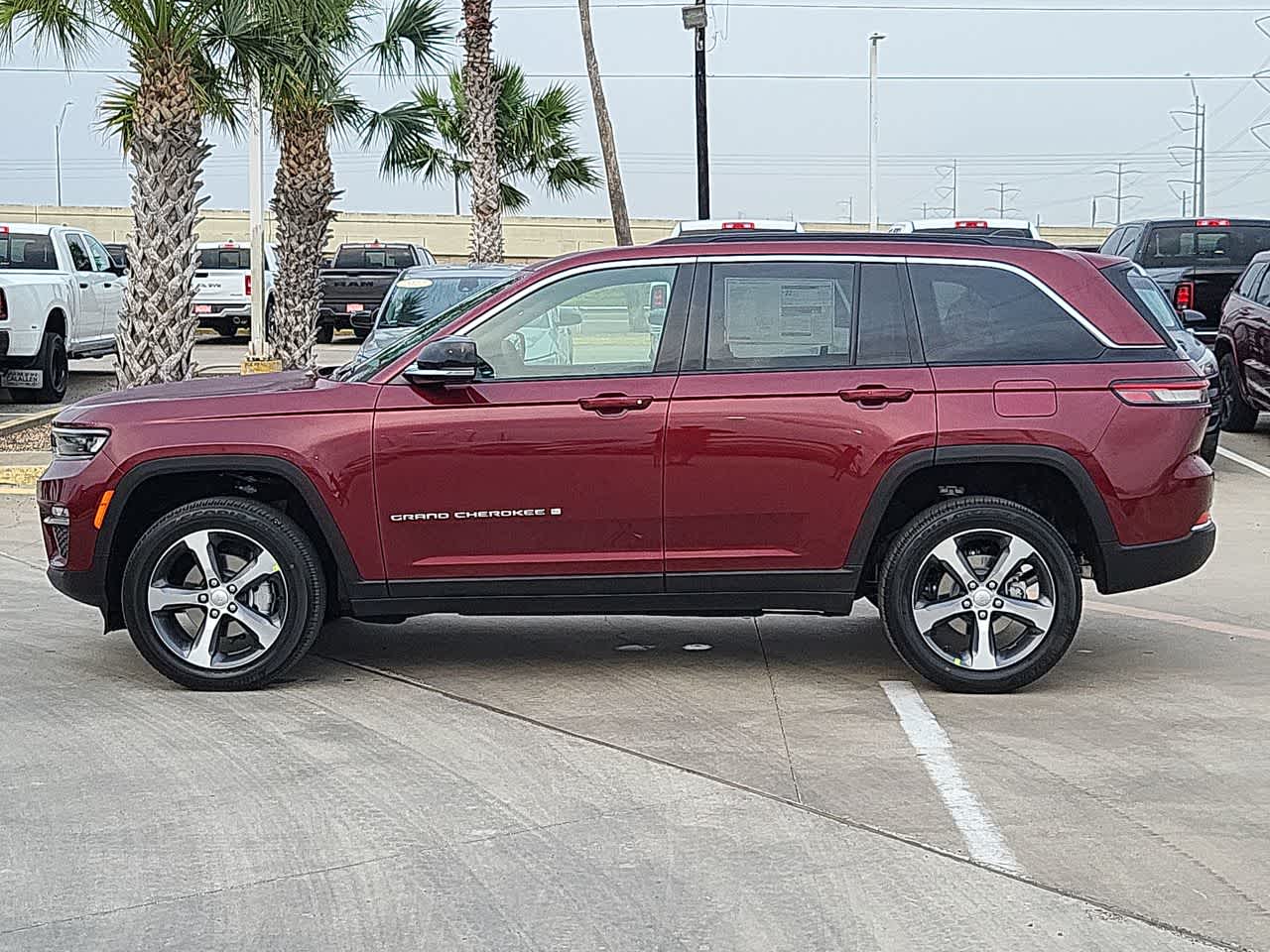 Thumbnail: 2025 Jeep Grand Cherokee - 11