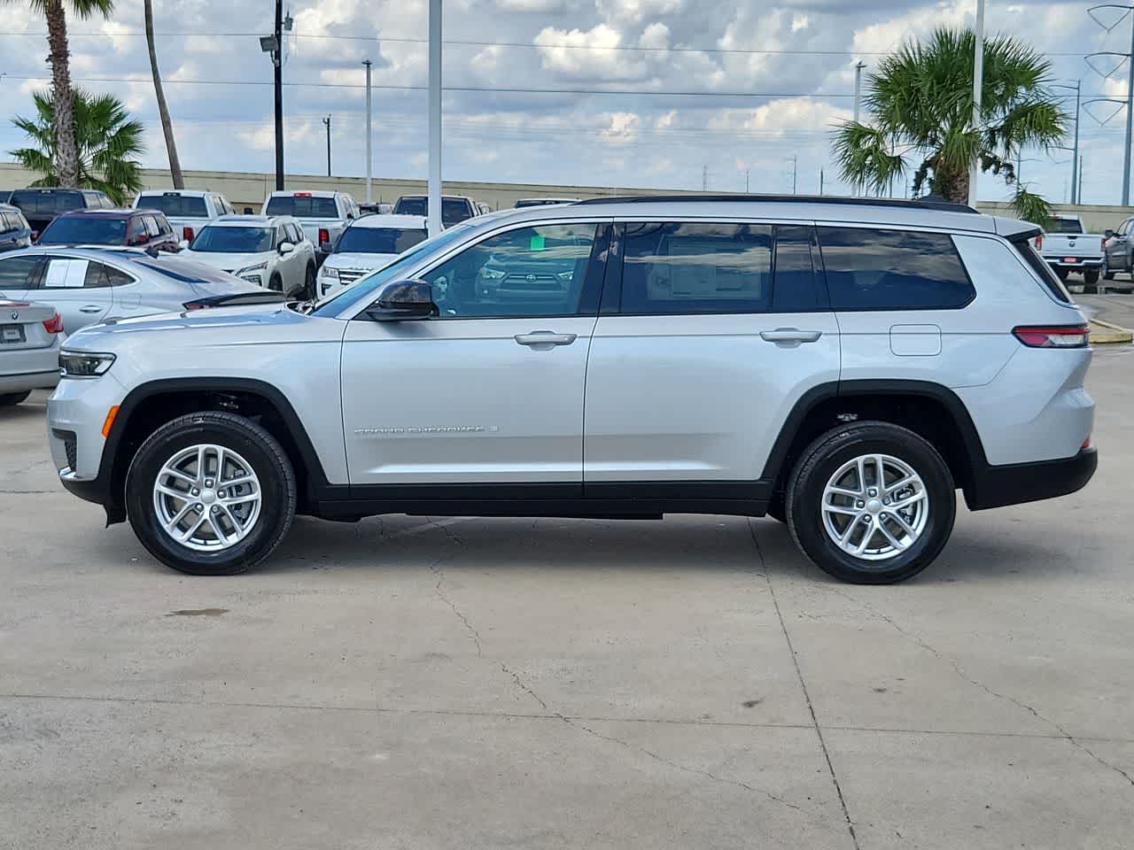 Thumbnail: 2025 Jeep Grand Cherokee - 11